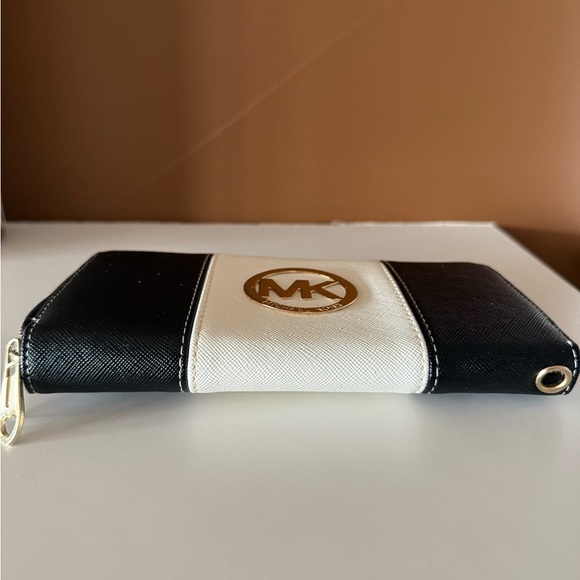 Michael Kors Jet Set Travel Center Stripe Wallet/Wristlet– Classic & Functional! - Picture 5 of 7